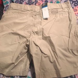 Columbia shorts 8”